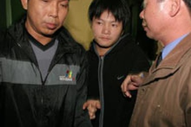 Gia hạn tạm giam cầu thủ Văn Quyến