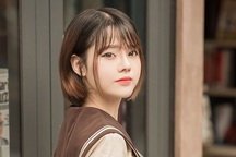 Nữ sinh tóc ngắn xinh như búp bê của trường ĐH Ngoại thương