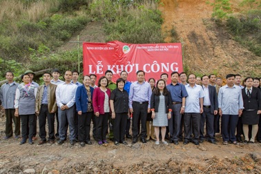 Học sinh Hà Nội góp tiền xây cầu tặng học sinh vùng khó