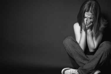 Dùng ảnh “nhạy cảm” cưỡng dâm bạn gái cũ