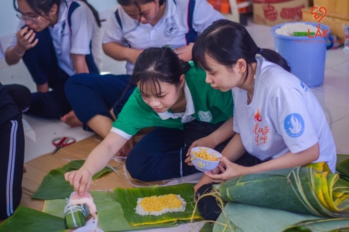 Chương trình “Sóng xuân tình nguyện của bạn và tôi” 2021 của sinh viên Trường Đại học Mở TP. Hồ Chí Minh tại Đắk Lắk.