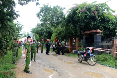 Đôi vợ chồng bị vùi lấp dưới đống đổ nát sau tiếng nổ lớn