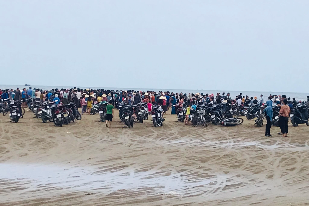 Tắm biển ở Thanh Hóa, 3 cháu bé đuối nước - 1 Tắm biển ở Thanh Hóa, 3 cháu bé đuối nước - 1