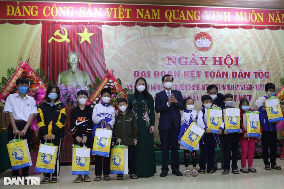 Phó Chủ tịch nước dự Ngày hội Đại đoàn kết toàn dân tộc tại Quảng Trị - 1 Phó Chủ tịch nước dự Ngày hội Đại đoàn kết toàn dân tộc tại Quảng Trị - 1