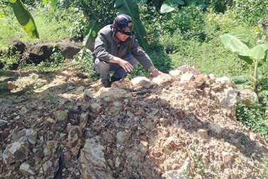 Đột nhập hầm vàng lậu giữa rừng cấm