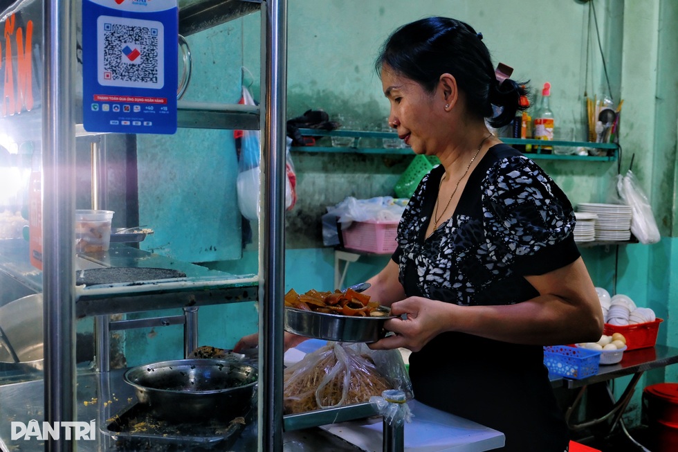 Phố ẩm thực Nguyễn Thượng Hiền đìu hiu: Chủ tiệm sống nhờ... bán online - 11