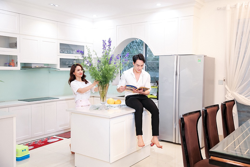 Quang Hà quay MV trong biệt thự triệu đô của mình - 4 Quang Hà quay MV trong biệt thự triệu đô của mình - 4