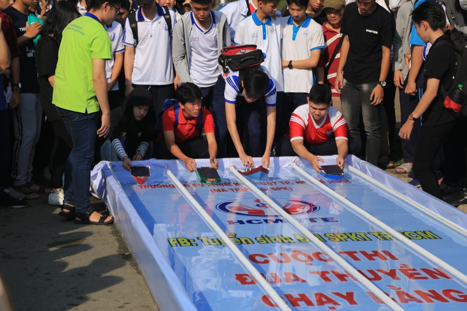 Hơn 7.000 học sinh tham dự ngày hội hướng nghiệp tại trường đại học - 6 Hơn 7.000 học sinh tham dự ngày hội hướng nghiệp tại trường đại học - 6