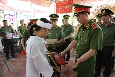 Thiếu tá CSGT bị xe tông tử vong được truy thăng cấp bậc hàm