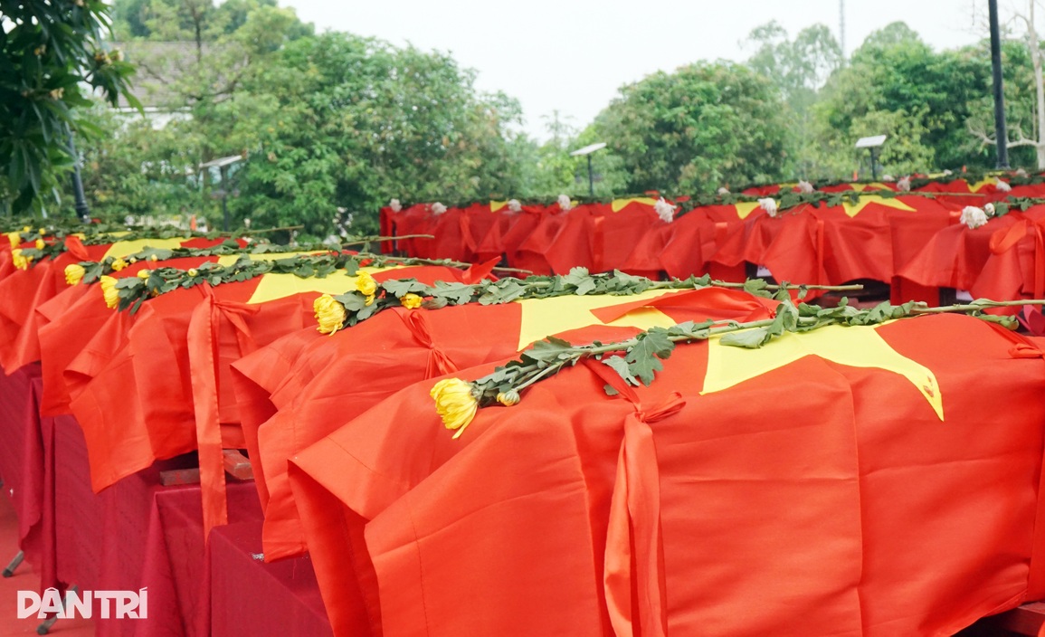 Lấy mẫu xét nghiệm ADN tìm danh tính 103 liệt sĩ quy tập từ Lào - 11 Lấy mẫu xét nghiệm ADN tìm danh tính 103 liệt sĩ quy tập từ Lào - 11