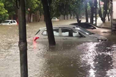 3 người chết, 43 ô tô hư hỏng trong mưa lũ ở Thái Nguyên