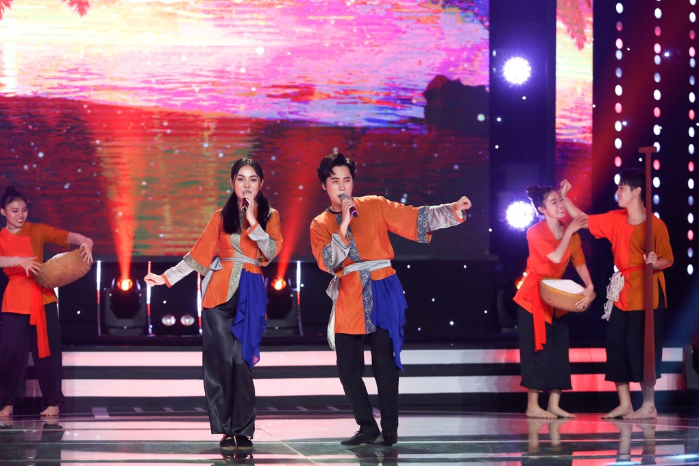 Danh ca Ngọc Sơn hài hước đối đáp khi được thí sinh khen đẹp trai - 1 Danh ca Ngọc Sơn hài hước đối đáp khi được thí sinh khen đẹp trai - 1