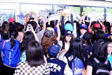 Khán giả Việt phấn khích vì sự xuất hiện của dàn sao Hàn