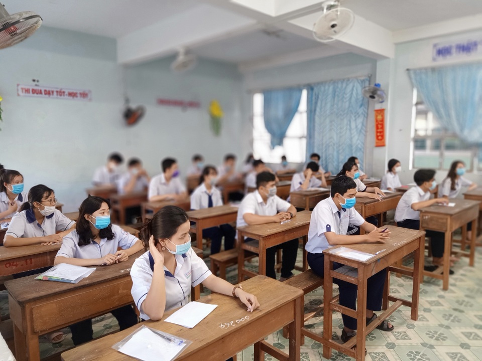 Bí thư Bạc Liêu trực tiếp đi kiểm tra phòng thi tốt nghiệp THPT - 5 Bí thư Bạc Liêu trực tiếp đi kiểm tra phòng thi tốt nghiệp THPT - 5