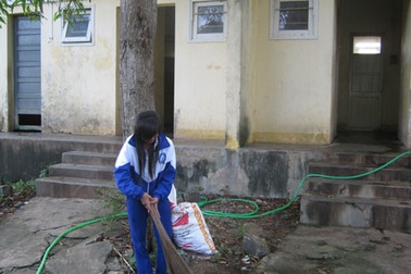 Hàng loạt học sinh ngất xỉu vì tin đồn... có ma 