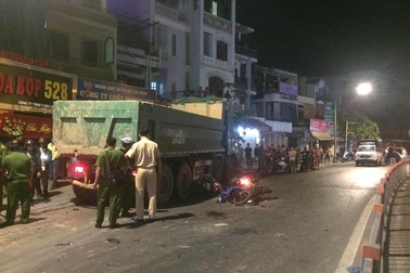 Khởi tố tài xế xe ben tông hàng loạt xe máy ở Sài Gòn