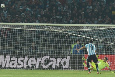 Gonzalo Higuain: Hiện thân cho thất bại của Argentina