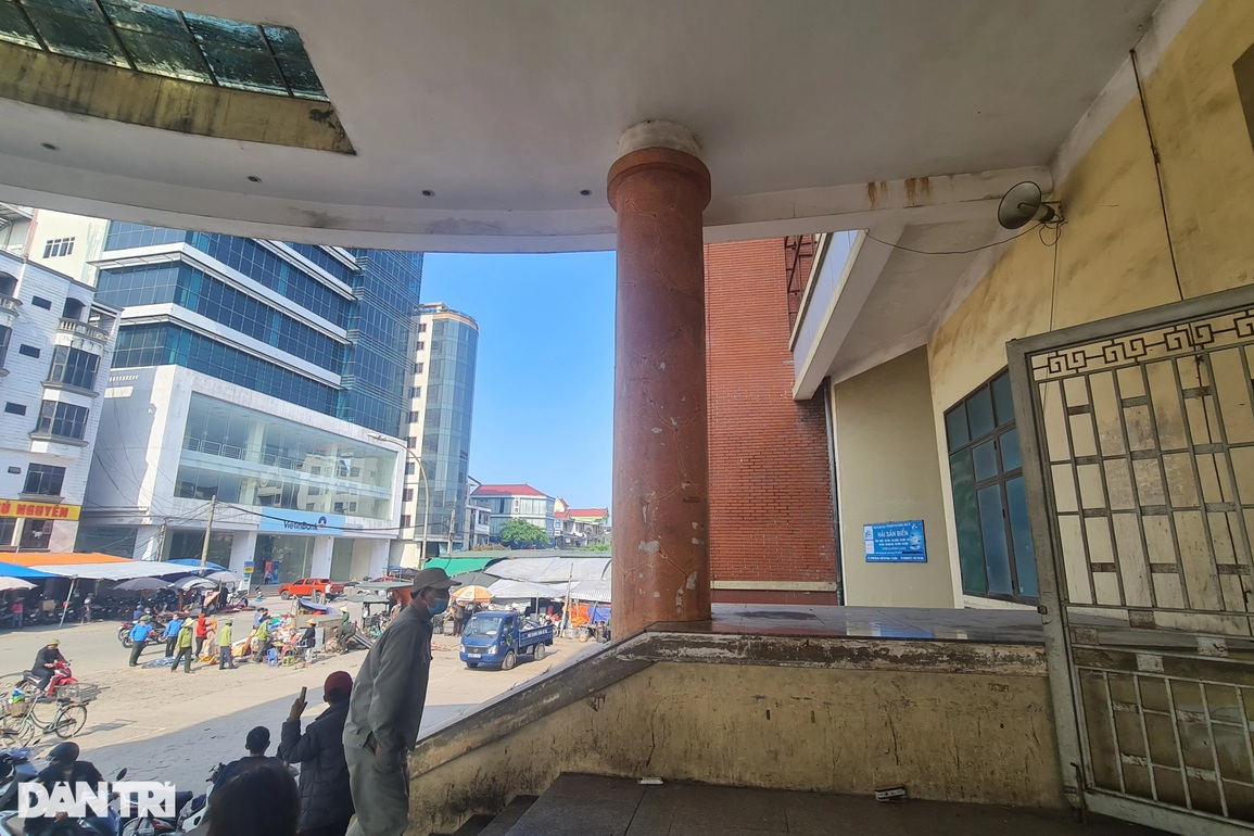 Dẹp tình trạng nhếch nhác ở chợ lớn nhất Nghệ An sau phản ánh của Dân trí - 4 Dẹp tình trạng nhếch nhác ở chợ lớn nhất Nghệ An sau phản ánh của Dân trí - 4