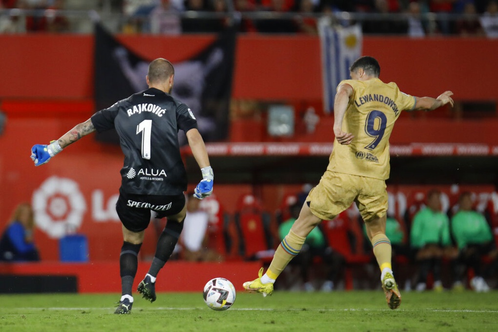 Lewandowski ghi bàn giúp Barcelona tạm dẫn đầu La Liga - 1 Lewandowski ghi bàn giúp Barcelona tạm dẫn đầu La Liga - 1