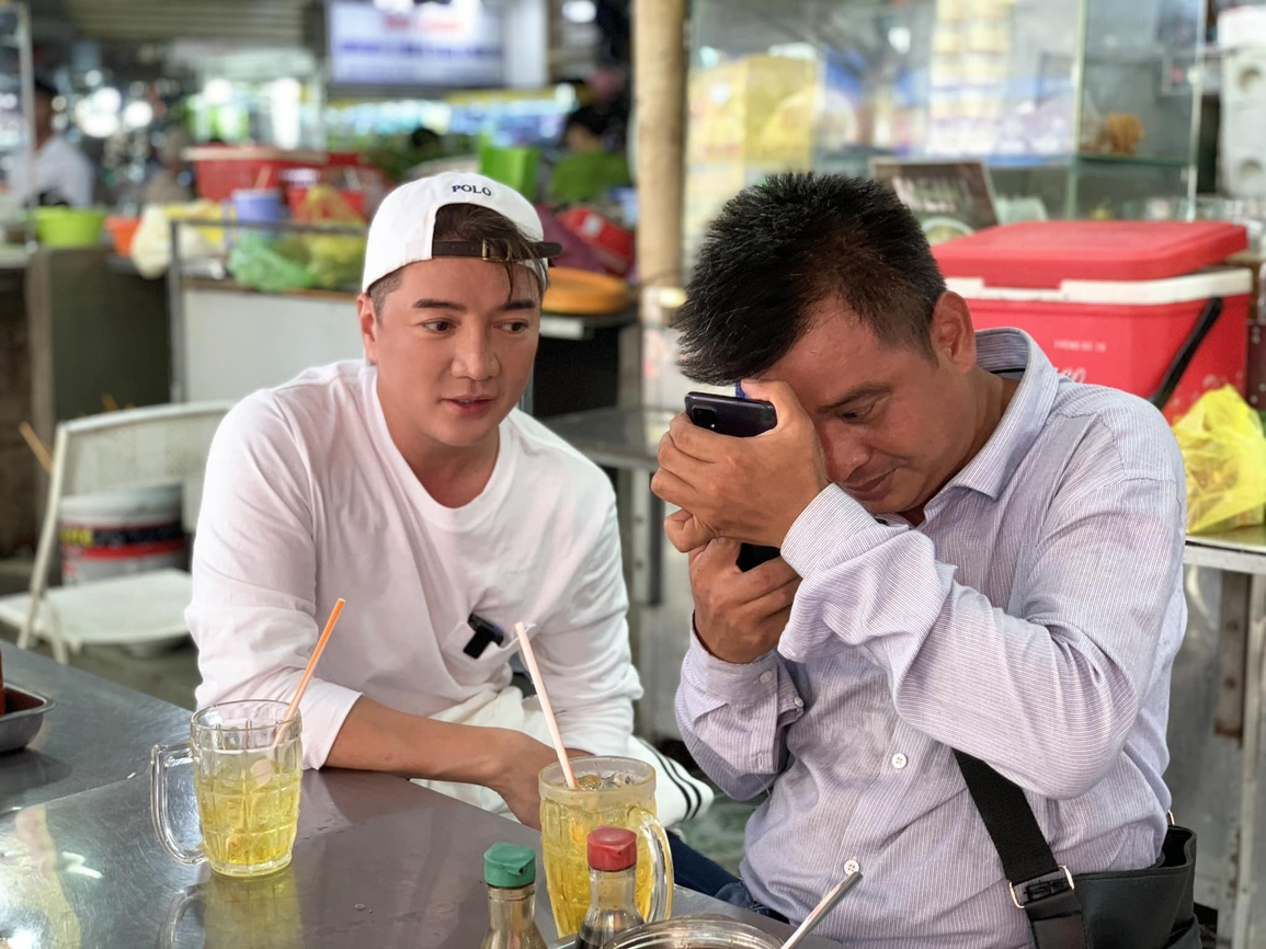 Đàm Vĩnh Hưng gặp bản sao hát rong: Tặng nóng 20 triệu đồng - 3 Đàm Vĩnh Hưng gặp bản sao hát rong: Tặng nóng 20 triệu đồng - 3