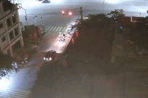 Nổi bật tuần qua: Ô tô bất ngờ vọt lên, tông cả loạt xe máy đang chờ đèn đỏ