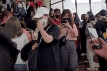 Canh từ nửa đêm, săn vé khốc liệt, khán giả đổ xô xem "Đào, phở và piano"