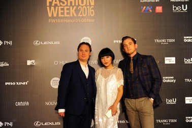 Devon Nguyen và Huddersfield Cloth, dấu ấn chất liệu từ Tuần lễ thời trang quốc tế Việt Nam