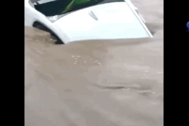 Thanh niên lao xe BMW xuống sông vì dỗi bố mẹ không mua tặng xe Jaguar