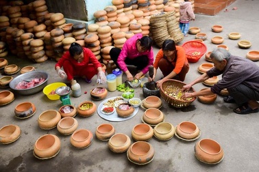 Cá kho làng Vũ Đại nhộn nhịp vào vụ Tết