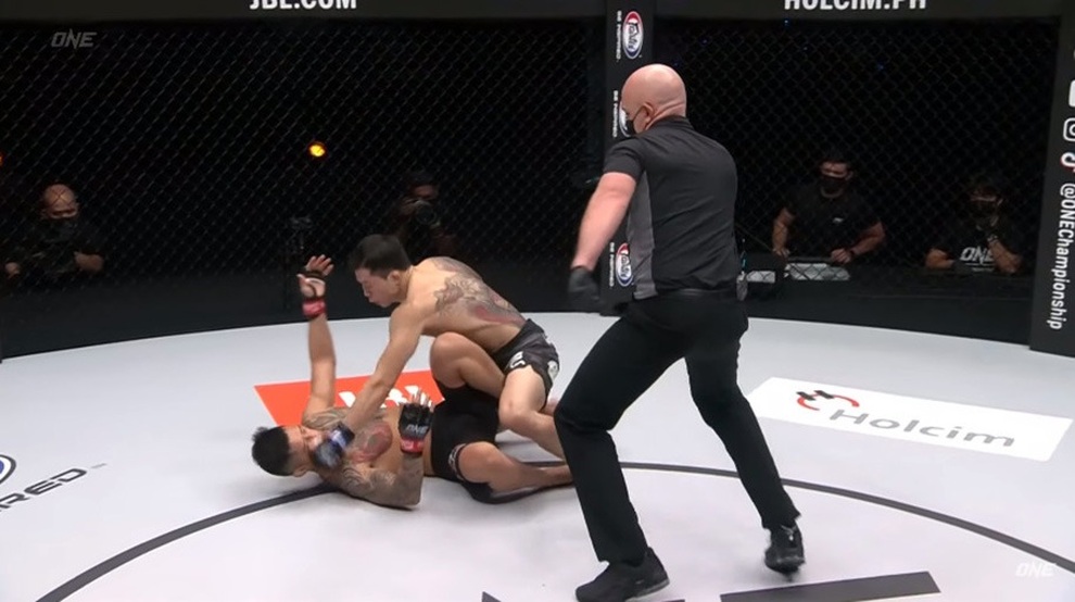 Võ sĩ Martin Nguyễn thua knock-out đối thủ Hàn Quốc chỉ sau 3 phút - 1 Võ sĩ Martin Nguyễn thua knock-out đối thủ Hàn Quốc chỉ sau 3 phút - 1