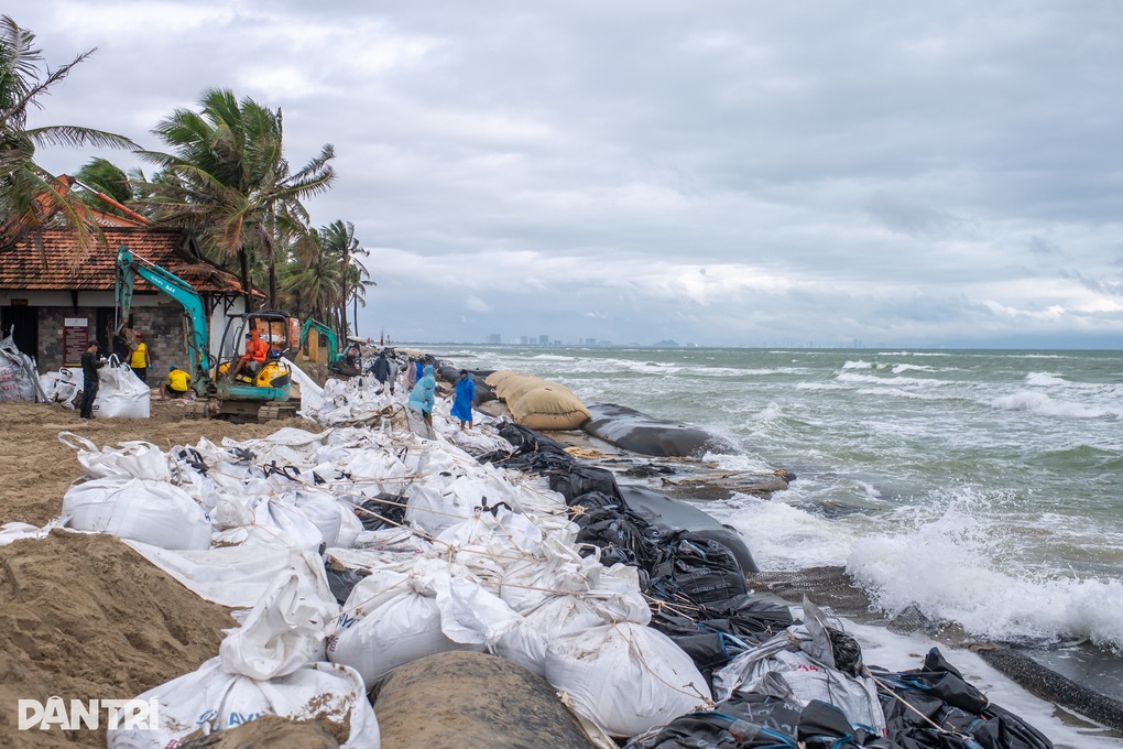Thủ tướng: Bí thư, chủ tịch các tỉnh hoãn họp để tập trung chống bão số 13 - 1 Thủ tướng: Bí thư, chủ tịch các tỉnh hoãn họp để tập trung chống bão số 13 - 1