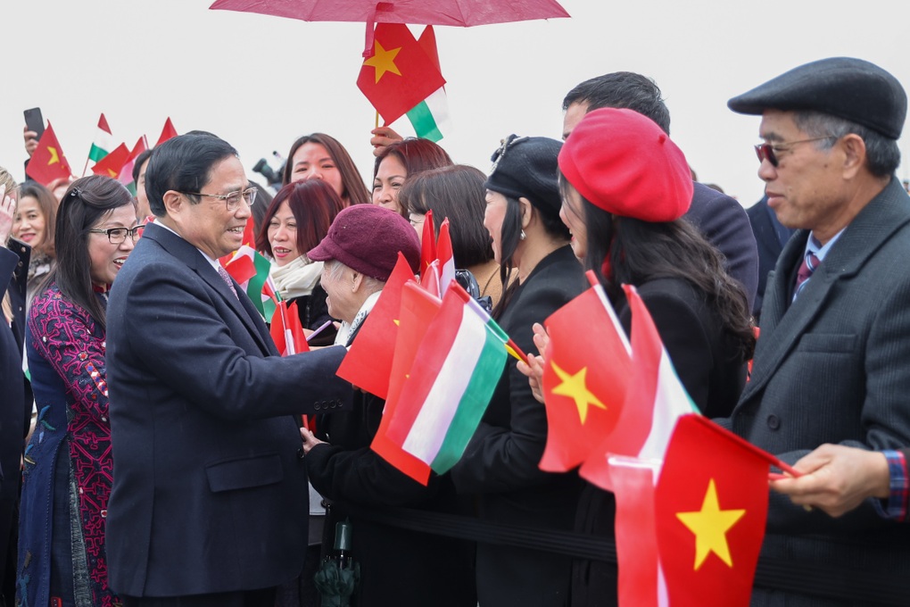 Thủ tướng Phạm Minh Chính tới Budapest, bắt đầu thăm chính thức Hungary - 2 Thủ tướng Phạm Minh Chính tới Budapest, bắt đầu thăm chính thức Hungary - 2