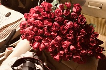 Chưa tới lễ 20/10, hoa hồng tại chợ Quảng Bá đã tăng vài giá