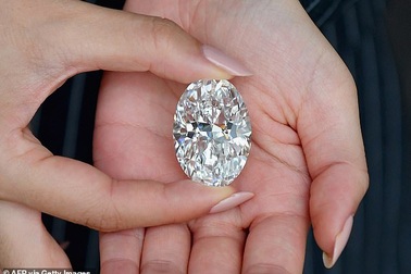 Chiêm ngưỡng viên kim cương “hoàn hảo” nhất thế giới có giá 33 triệu USD