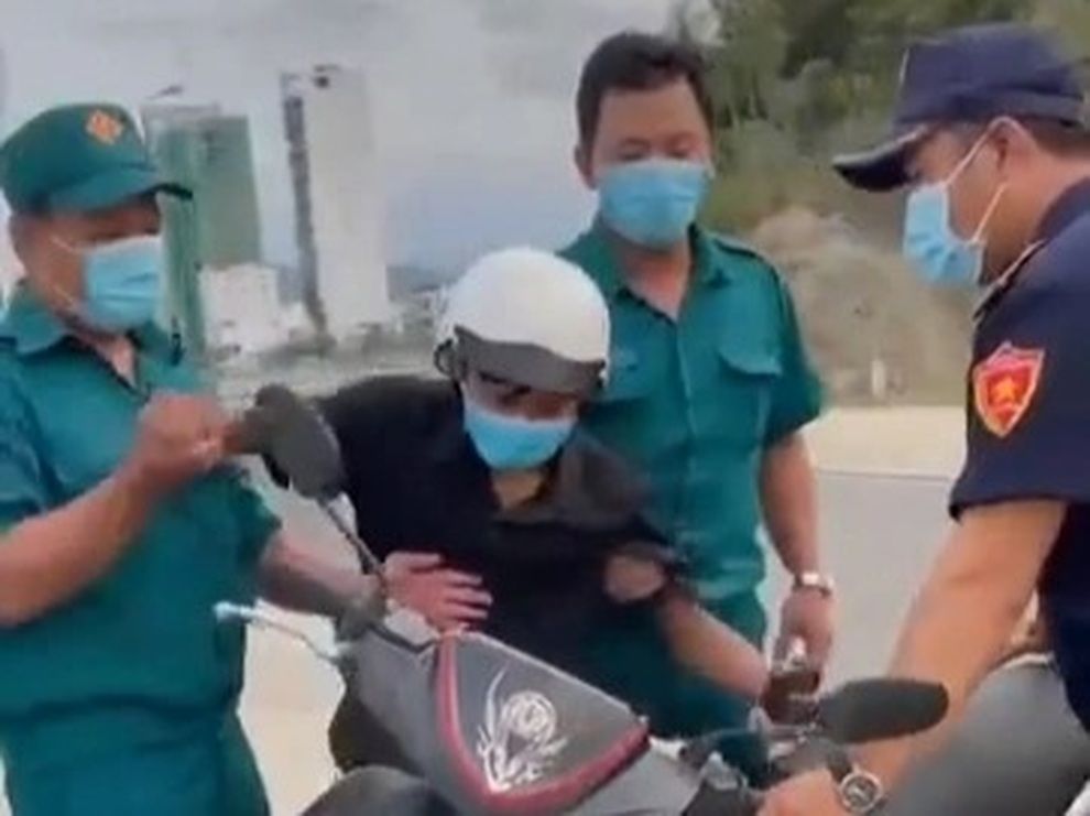 Thanh niên vụ bánh mì không phải thực phẩm: Chỉ mong bình an để làm ăn - 3 Thanh niên vụ bánh mì không phải thực phẩm: Chỉ mong bình an để làm ăn - 3