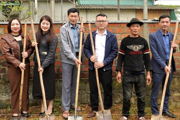 Khởi công nhà Nhân ái tặng vợ chồng "khờ" nuôi 3 con thơ ở Hà Tĩnh