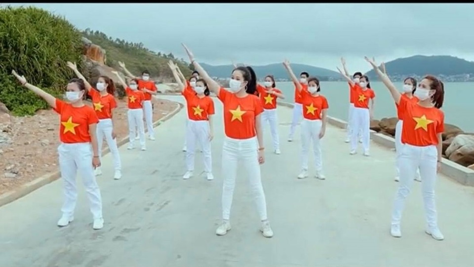 Ấn tượng với video “Việt Nam ơi, đánh bay Corona” của bác sĩ xứ Nghệ - 3 Ấn tượng với video “Việt Nam ơi, đánh bay Corona” của bác sĩ xứ Nghệ - 3