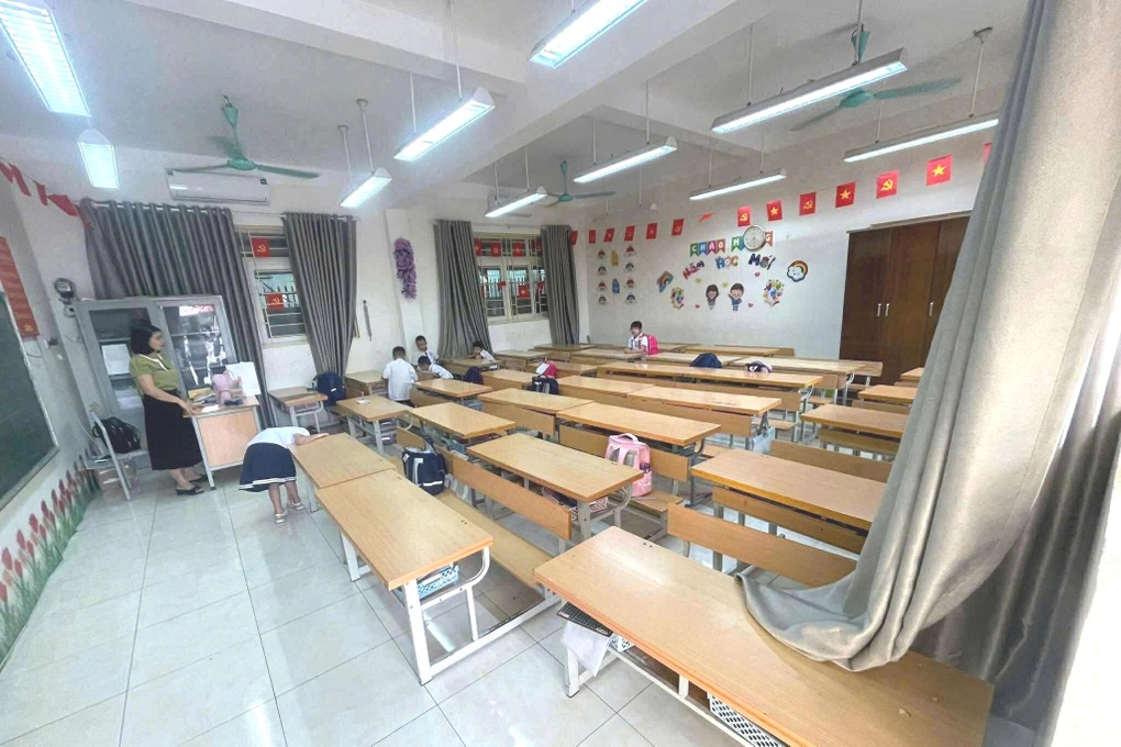 Vụ thịt ôi, trứng hỏng vào trường: Phụ huynh đồng loạt cho con nghỉ học - 1