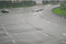 Tài xế ô tô và tình huống xử lý đầy khó hiểu khiến nhiều người bối rối