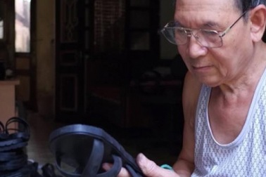 Chuyện lạ về "ông vua" đôi dép huyền thoại: Hạn chế người mua