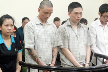 “Chế” thẻ tín dụng giả để mua hàng