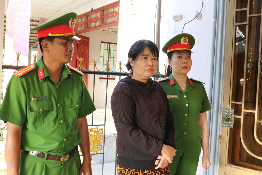 Bắt giữ chủ hụi chiếm đoạt hàng trăm triệu đồng của hụi viên - 1 Bắt giữ chủ hụi chiếm đoạt hàng trăm triệu đồng của hụi viên - 1