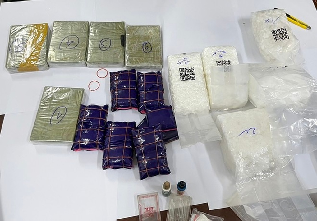 Tội phạm ma túy mắc AIDS, mang theo súng sẵn sàng chống trả - 2 Tội phạm ma túy mắc AIDS, mang theo súng sẵn sàng chống trả - 2
