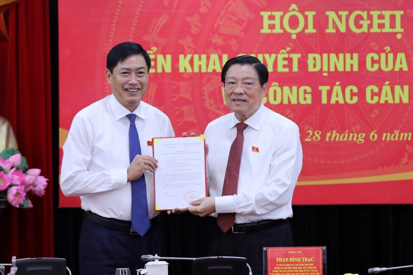 政治局は副中央内務委員会のポストに人材を動員 - 1