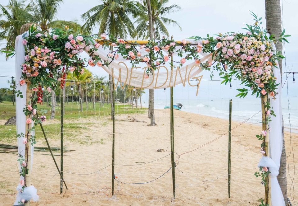 Quý Bình và bà xã doanh nhân làm tiệc báo hỷ lãng mạn ở Phú Quốc - 2 Quý Bình và bà xã doanh nhân làm tiệc báo hỷ lãng mạn ở Phú Quốc - 2
