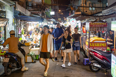 Từ hẻm chợ nhỏ trở thành phố ẩm thực kín khách ngày đêm ở TPHCM