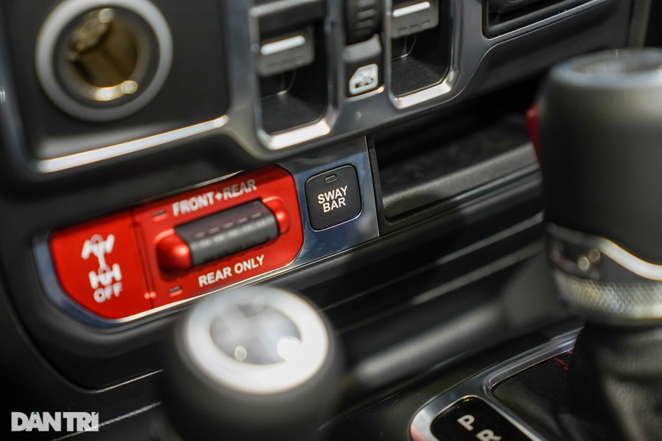 Bên trong Jeep Gladiator -  xe bán tải đầu tiên có mui trần - 7 Bên trong Jeep Gladiator -  xe bán tải đầu tiên có mui trần - 7