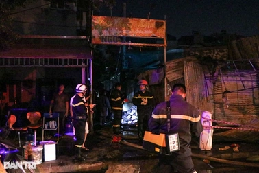 Vụ cháy 3 người chết: Người chồng kể lại phút bất lực lao vào cứu vợ con