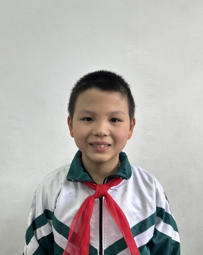 Em Nguyễn Minh Nhật là một học sinh chăm ngoan, và luôn hòa đồng và sẵn sàng giúp đỡ bạn bè