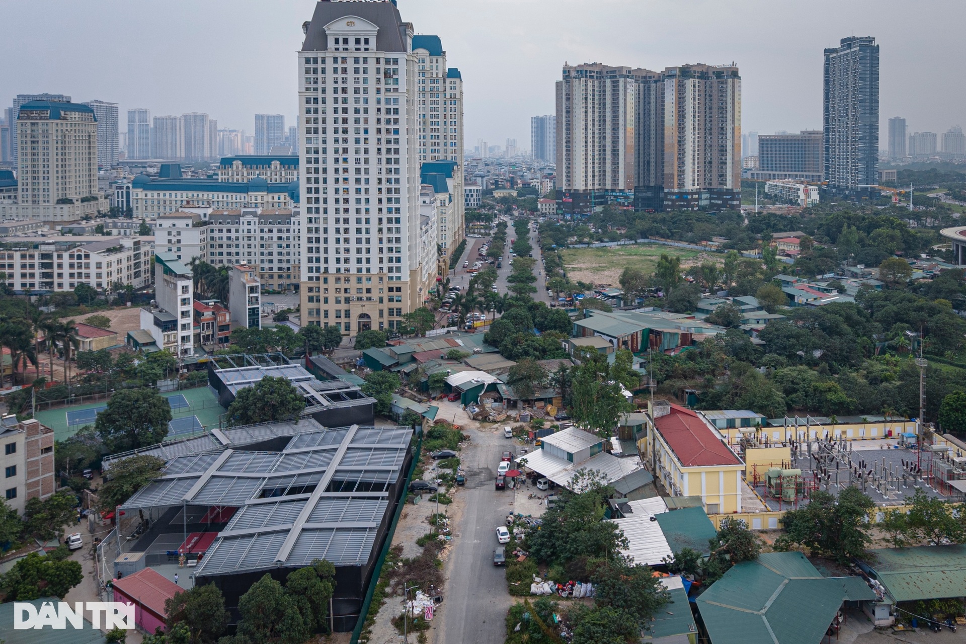 Hà Nội: Con phố 235 tỷ đồng ngổn ngang vật liệu và rác sau 4 năm khởi công - 2 Hà Nội: Con phố 235 tỷ đồng ngổn ngang vật liệu và rác sau 4 năm khởi công - 2